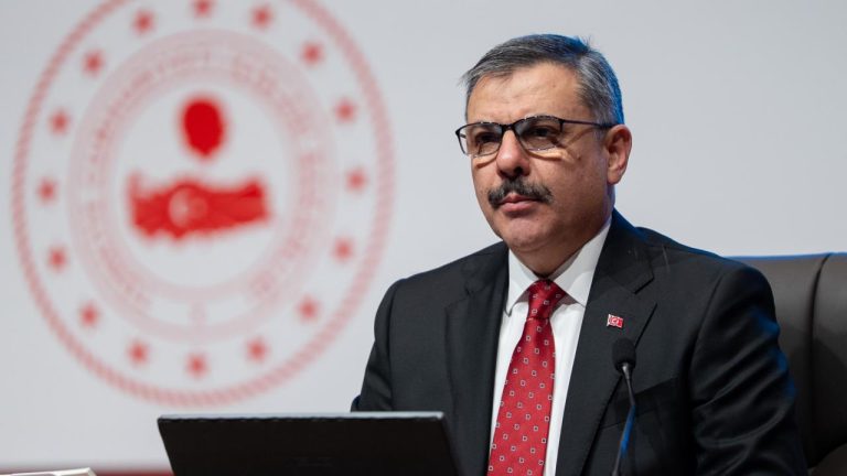 Bakan Çiftçi: Dolandırıcılar için çember daralıyor