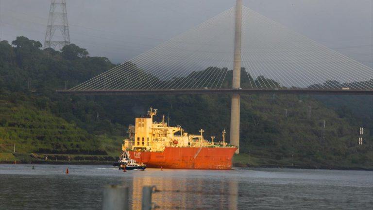 El Nino kuraklığı Panama Kanalı’ndaki gemi geçişlerini yeniden kısıtlıyor